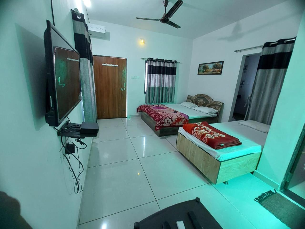 Jai Swaminarayan Delux Homestay Garudeshwar Εξωτερικό φωτογραφία