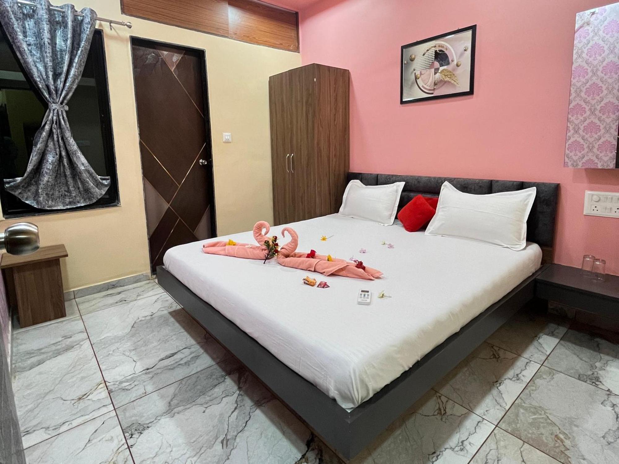 Jai Swaminarayan Delux Homestay Garudeshwar Εξωτερικό φωτογραφία